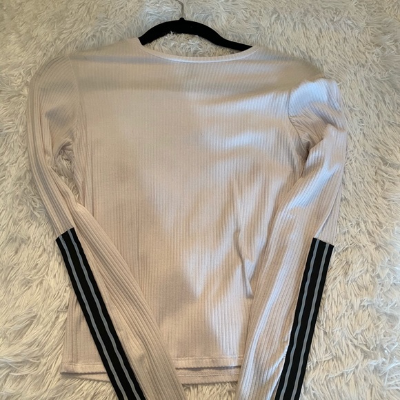 White long sleeve - Picture 1 of 4